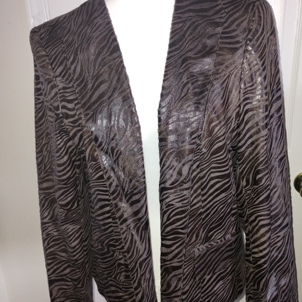 Blazer - Picture 9 of 9